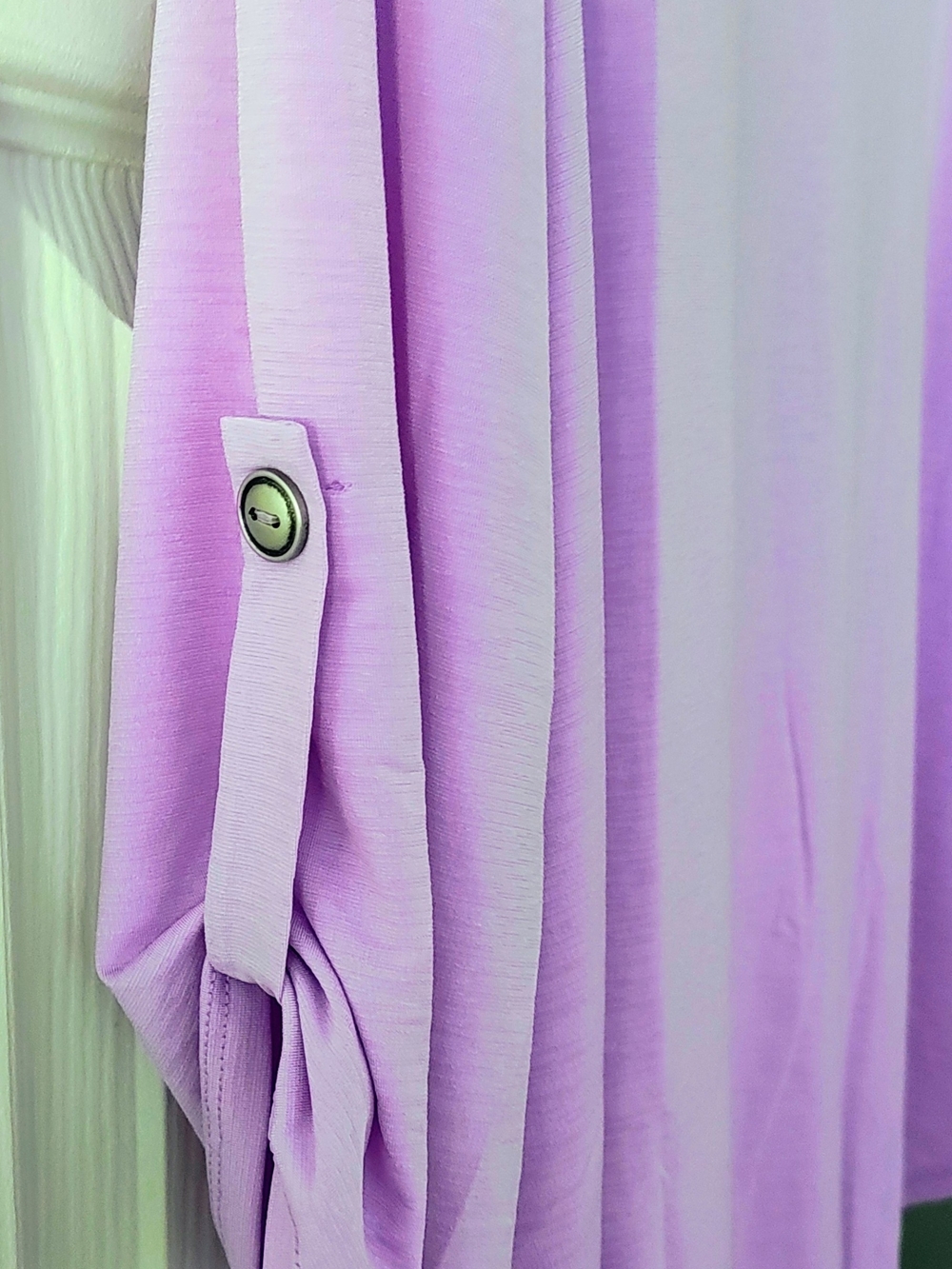 NWT - Dear Scarlett Lizzy Lavender V-Neck Women's Top -Size L - Picture 2 of 3